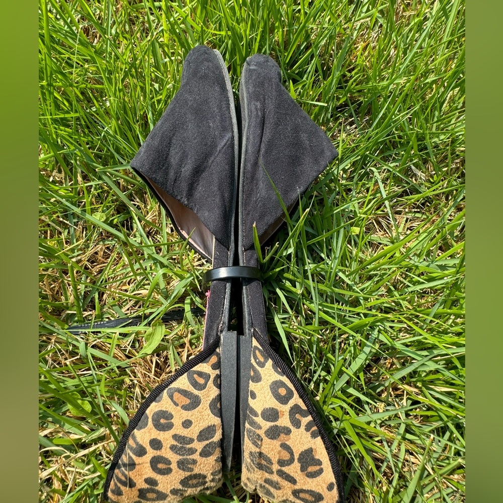 Betsy Johnson animal print flats